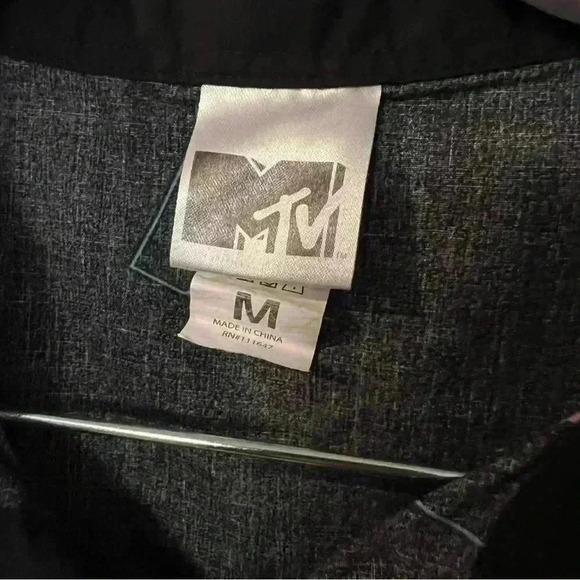 MTV Black Short Sleeved Button Down shirt with Retro Pink Logo, Mens Size Medium - Picture 2 of 4